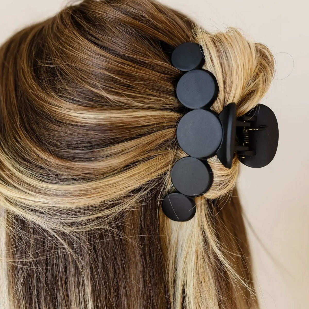 Large 4 inch matte black claw clip with circle design