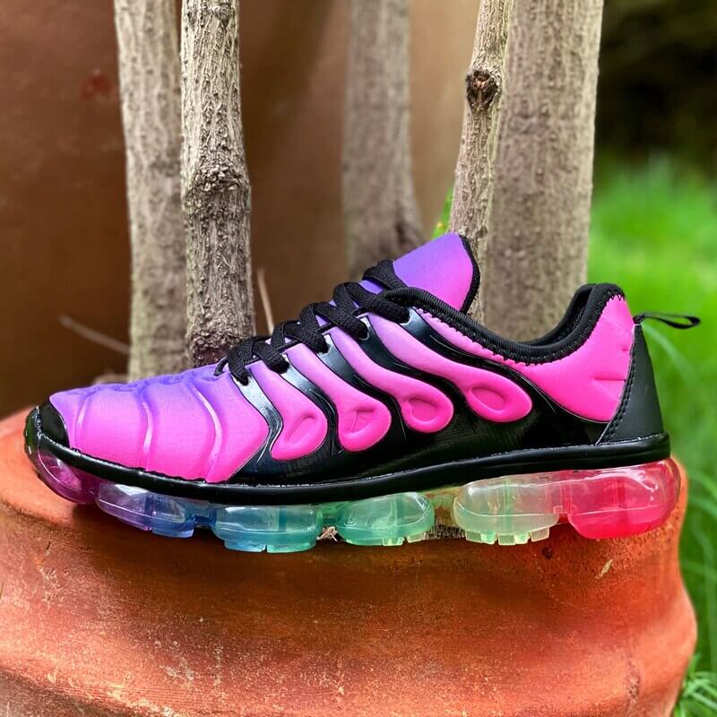 Stylish summer fitness sneakers in vibrant pink and black, perfect for running and training.