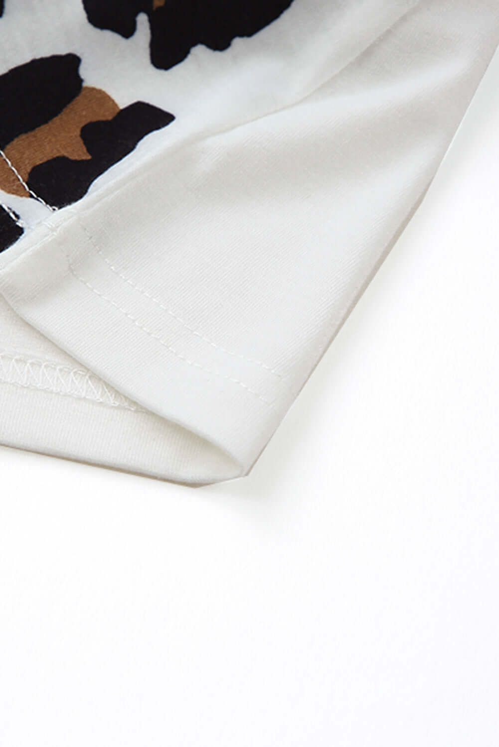 Crisscross Leopard Splicing Tank Top fabric detail showcasing bold leopard print and seamless hem.