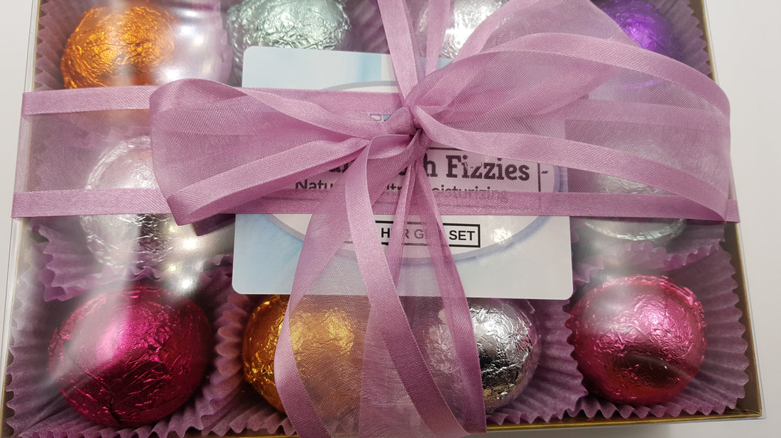 Bath bomb gift set with 12 handmade bath bombs, view 2