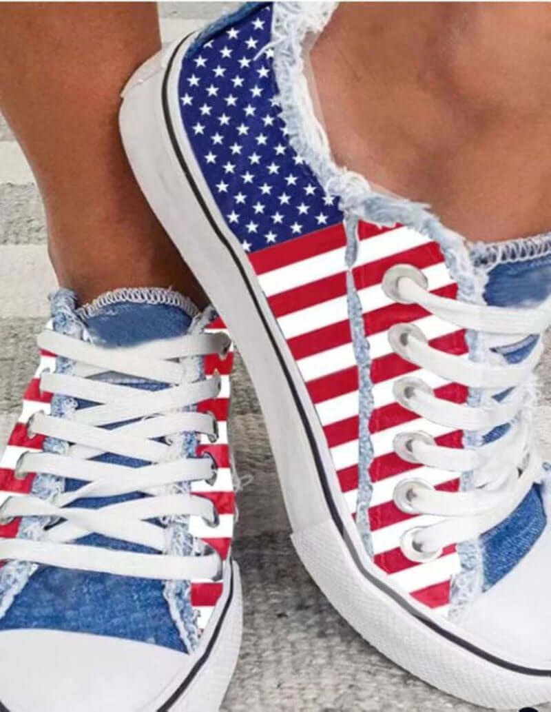 Flat sneakers with American flag design, casual canvas shoes featuring denim details and round toe.