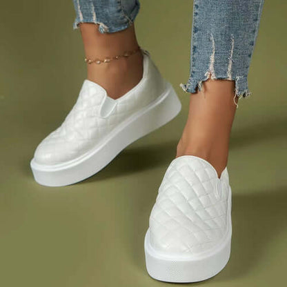 Stylish white slip-on platform loafers with quilted design, perfect for casual outfits and everyday wear.